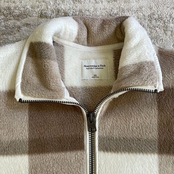Abercrombie & Fitch Plaid Fleece Quarter Zip Sweater - Picture 5 of 6